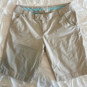 American Eagle khaki shorts women’s